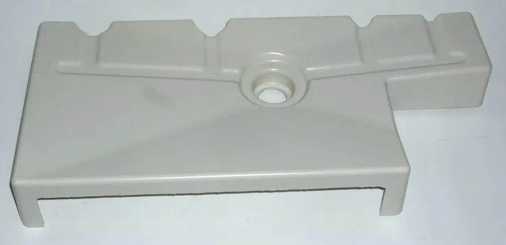 Ablaufwanne aus Kunststoff, neutraler Farbton, rechteckige Form mit Aussparung in der Mitte. Das Produkt gehört zur Daikin Altherma Serie.